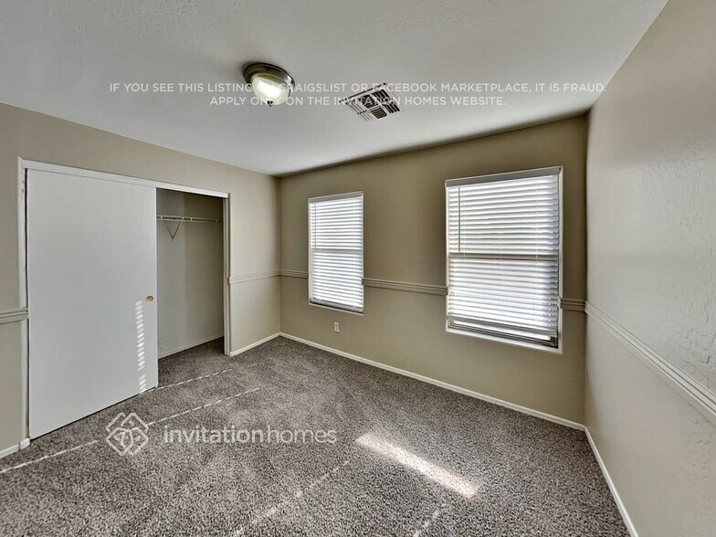 Building Photo - 2420 E Meadow Mist Ln