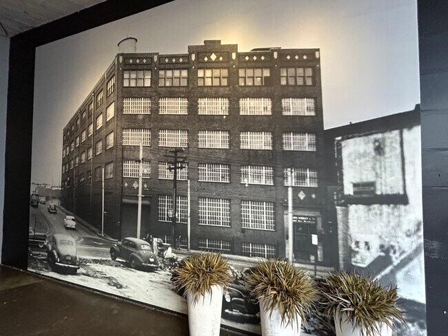 Building Photo - 426 Marietta St NW