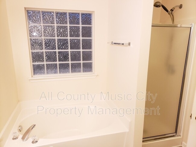 Building Photo - 905 Weatherside Ct