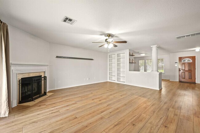 Building Photo - 11140 Currin Ln