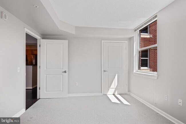 Building Photo - 880 N Pollard St