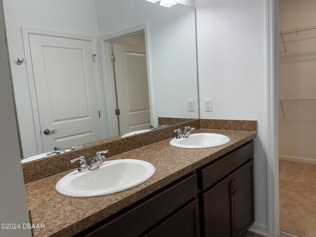 Building Photo - 304 Pop Top Ln