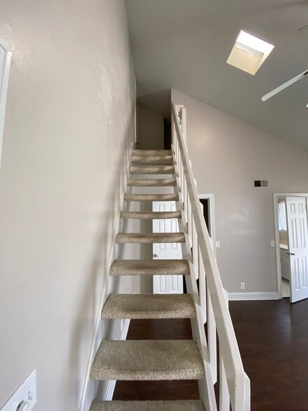 Building Photo - 2000 Fairview Ave