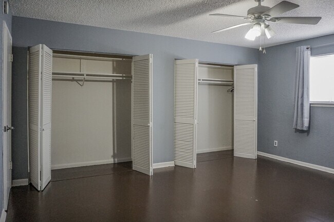 Building Photo - 10526 Hammerly Blvd