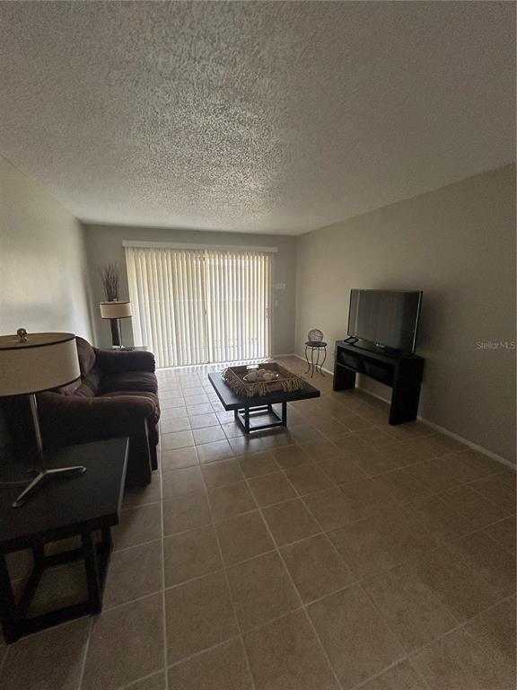 Building Photo - 636 Kenwick Cir