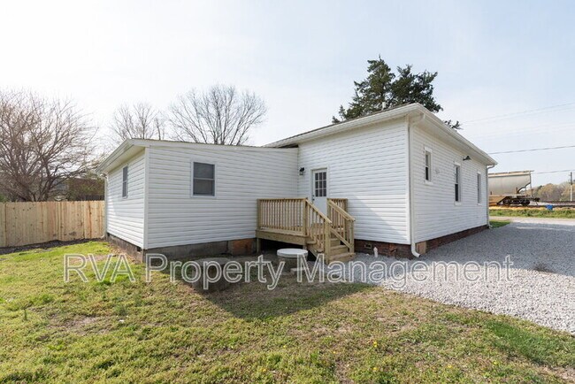 Building Photo - 9800 Golf Course Dr