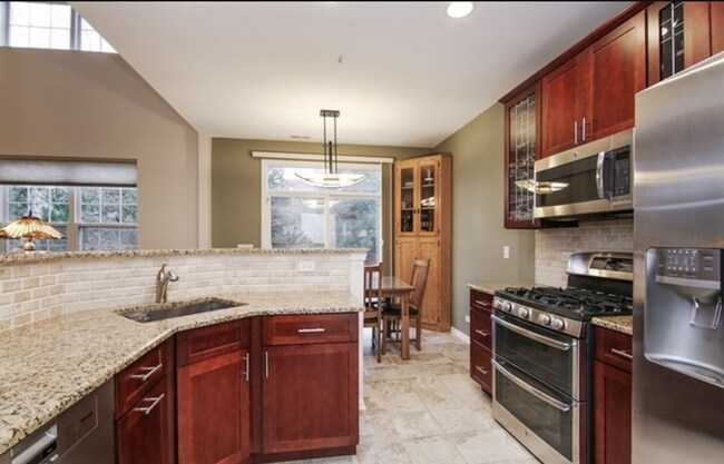 Building Photo - 967 Kensington Dr