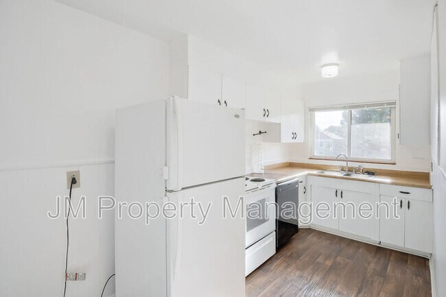 Building Photo - 1211 S Shoshone St
