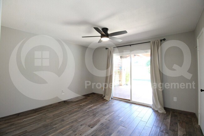 Building Photo - 967 W La Jolla Dr