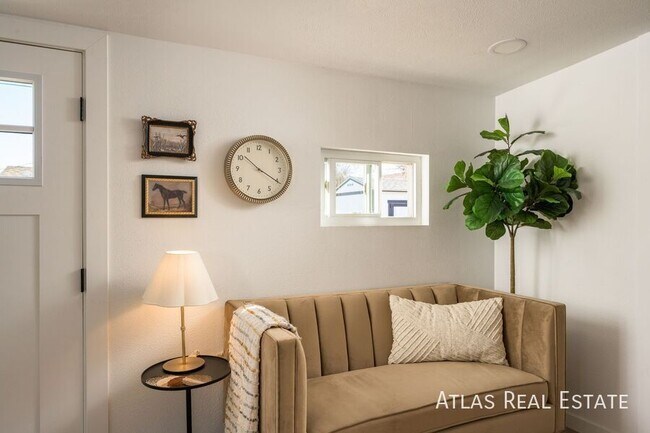 Building Photo - 5210 Quay St