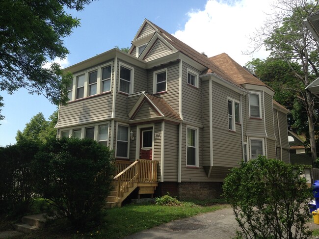 Primary Photo - 351 S Goodman St