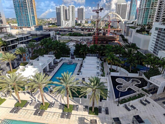 Building Photo - 851 NE 1st Ave