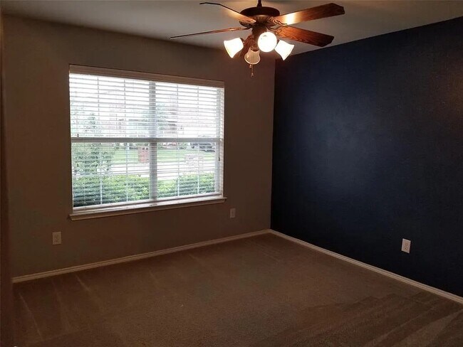 Building Photo - 3925 Polar Brook Dr