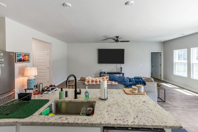 Building Photo - 168 Bottlebrush Dr