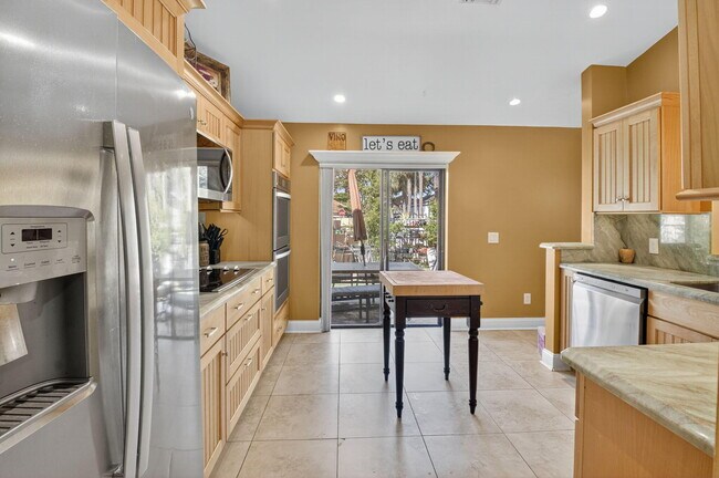 Building Photo - 190 Temple Ave