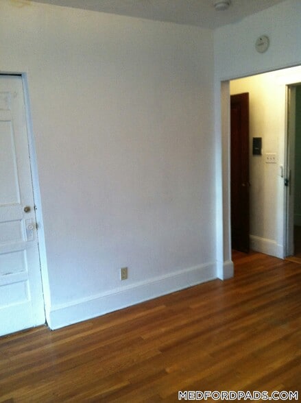 Building Photo - 53 Fellsway W