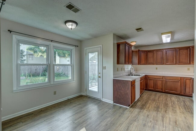 Building Photo - 3789 White Pine Dr