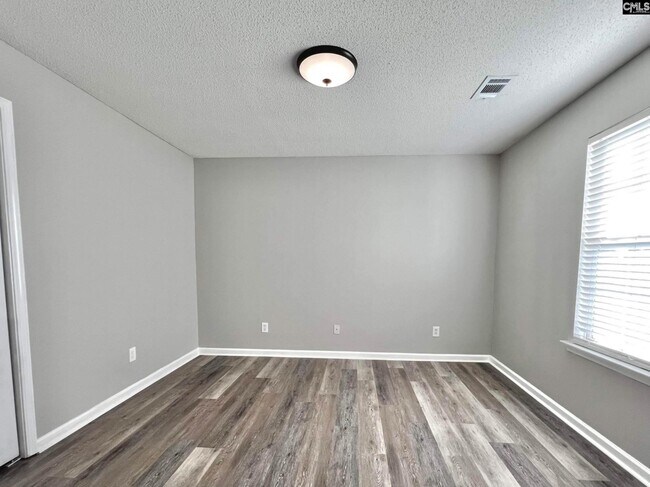 Building Photo - 301 Legend Oaks Dr