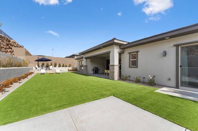 Building Photo - Modern Elegance in Scots Pine – 5-Bedroom Luxury Residence in West Summerlin