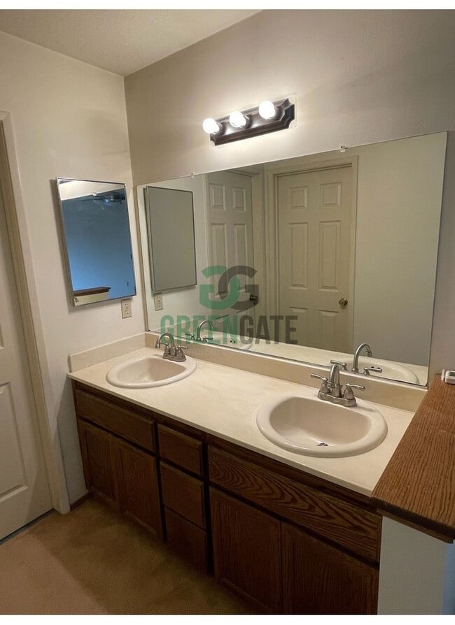 Building Photo - Back on the Market! Beautiful 3 bedroom 2.5 Bath home READY NOW in MODESTO!! With POOL!!