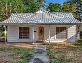 Building Photo - 511 Woodlawn St