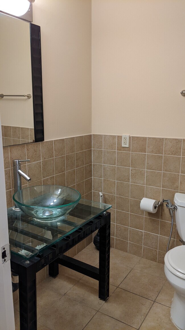 Master Bathroom - 538 Orange Dr