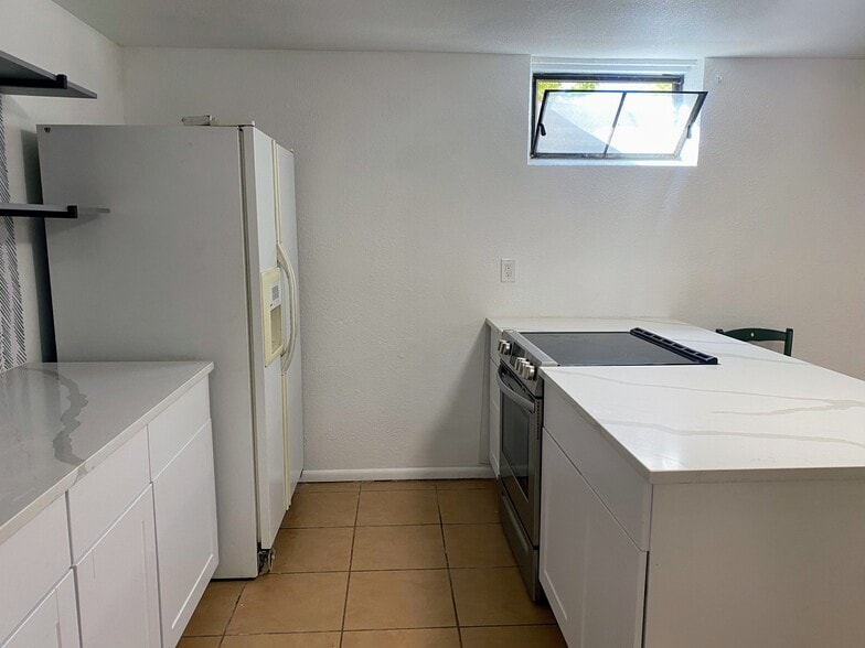 Kitchen - 1374 S Benton St