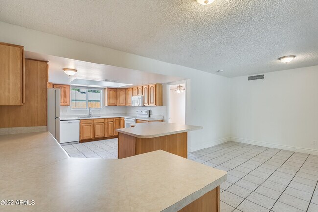 Building Photo - 10424 N 38th Dr