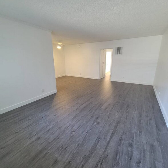 Building Photo - 3956 Stevely Ave