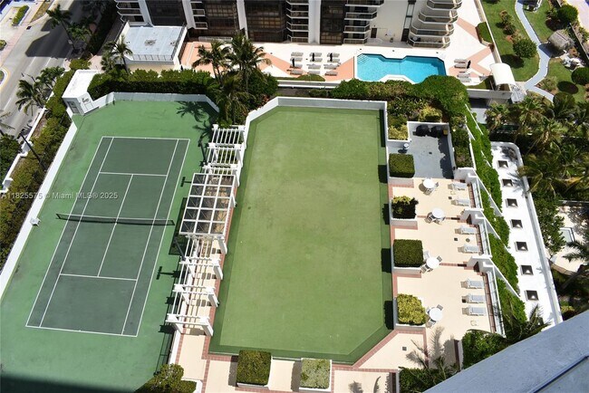Building Photo - 6365 Collins Ave