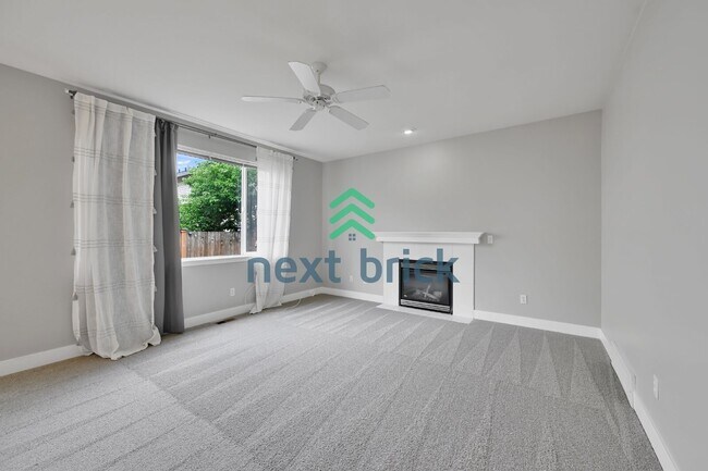 Building Photo - Spacious 5-Bed Home in Lynnwood with 2.5 Baths – Your Ideal Family Retreat!