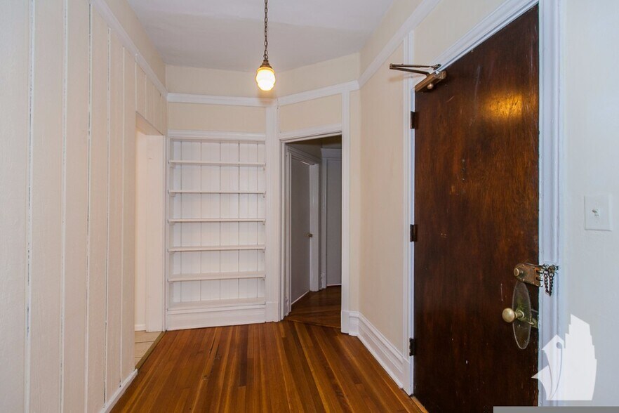 Building Photo - 1226 N Dearborn St