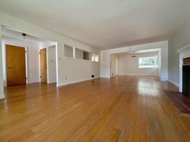 Living dining - 5940 La Salle Ave