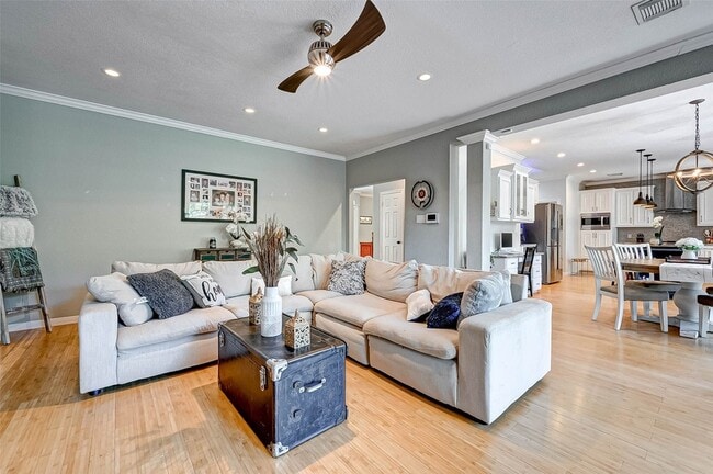 Building Photo - 14 Bradford Cir