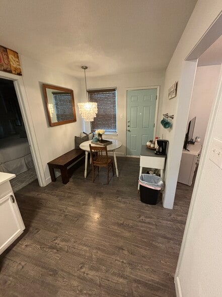 Building Photo - 501 W Lincoln Ave