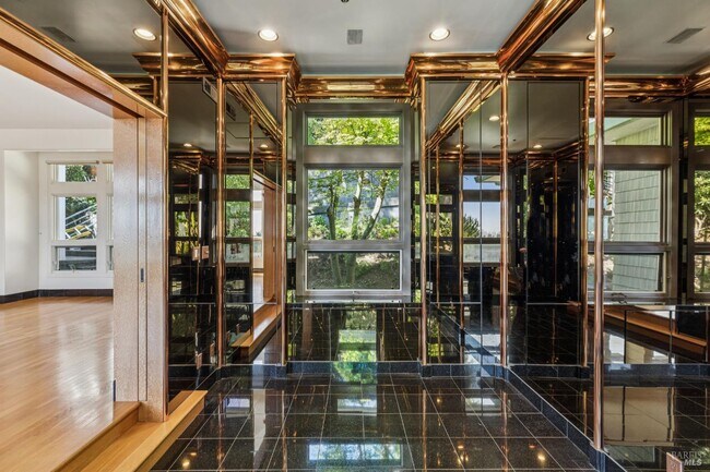 Building Photo - 95 Spring Ln