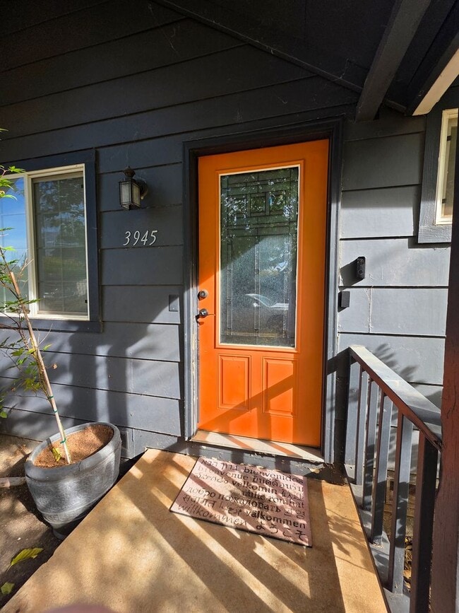 Building Photo - 3 BED/1 BATH LOCATED IN REDDING, CA