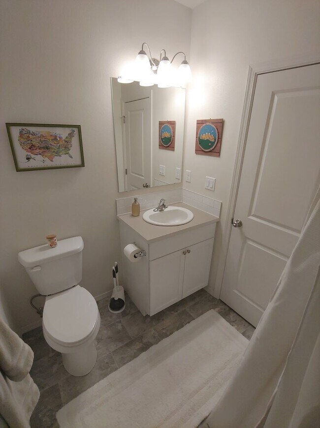 Building Photo - Single level home SW Redmond