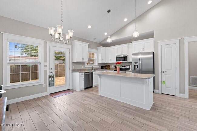 Building Photo - 5206 Robins Ct