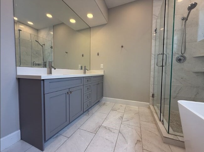 Building Photo - 2906 Baer St