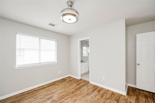 Building Photo - 8106 Longdraw Dr
