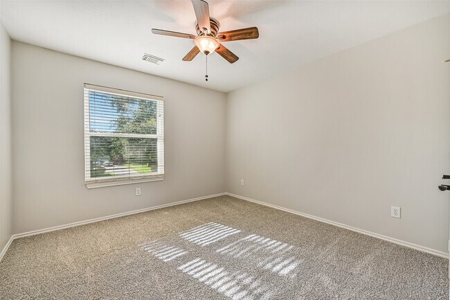 Building Photo - 513 Meadow Bend Dr