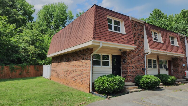 Primary Photo - 716 Shawnee Dr