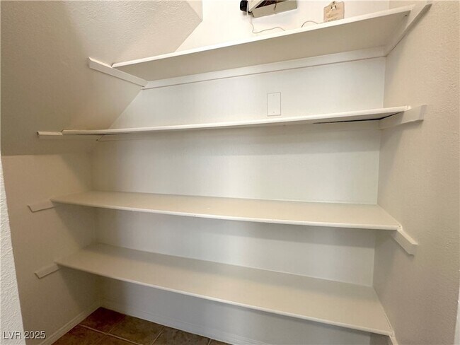 Building Photo - 7604 Cruz B