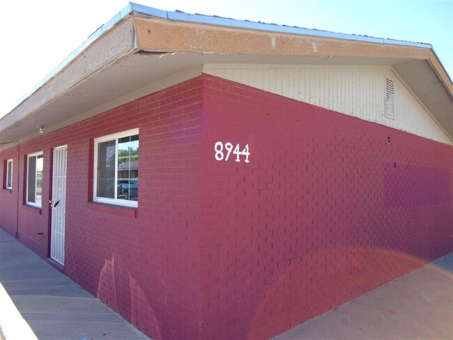 Primary Photo - 8944 Norton St