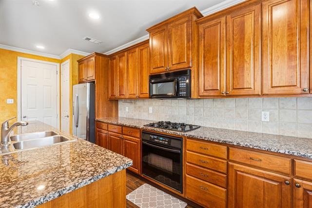 Building Photo - 2504 Champagne Dr