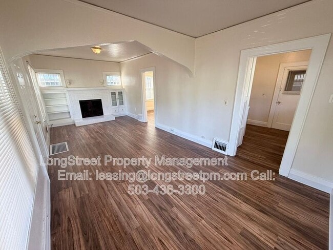 Building Photo - 588 Knapps Pl NE