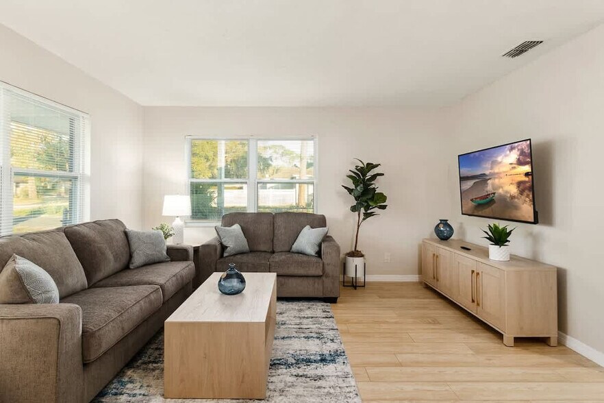 Building Photo - 5542 20th St