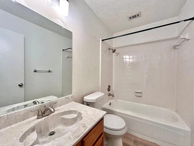 Building Photo - 806 Minturn Ln