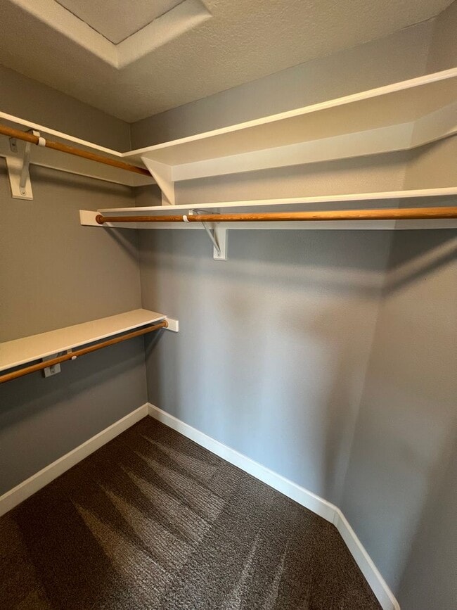 Building Photo - Large Three Bedroom Home in West Salem wit...
